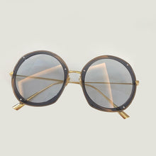 Load image into Gallery viewer, Vintage Fashion